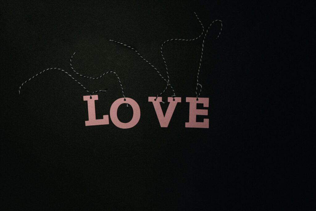 16 Signs of Love Bombing and How to Protect Yourself