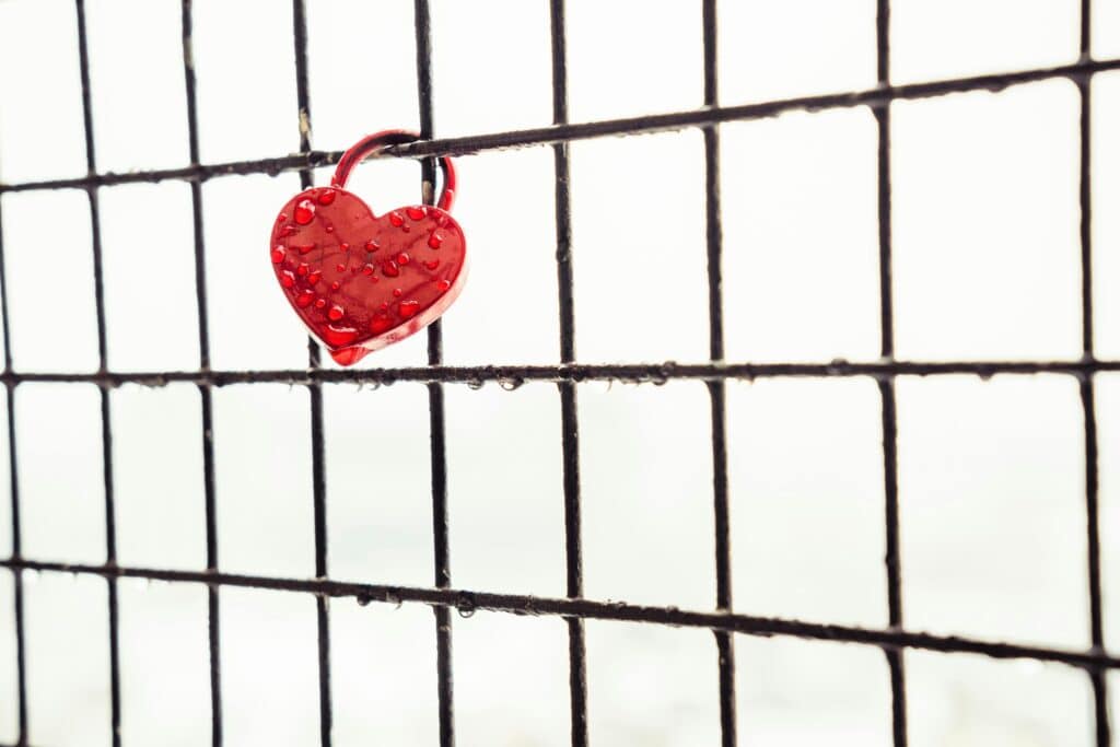 16 Signs of Love Bombing and How to Protect Yourself