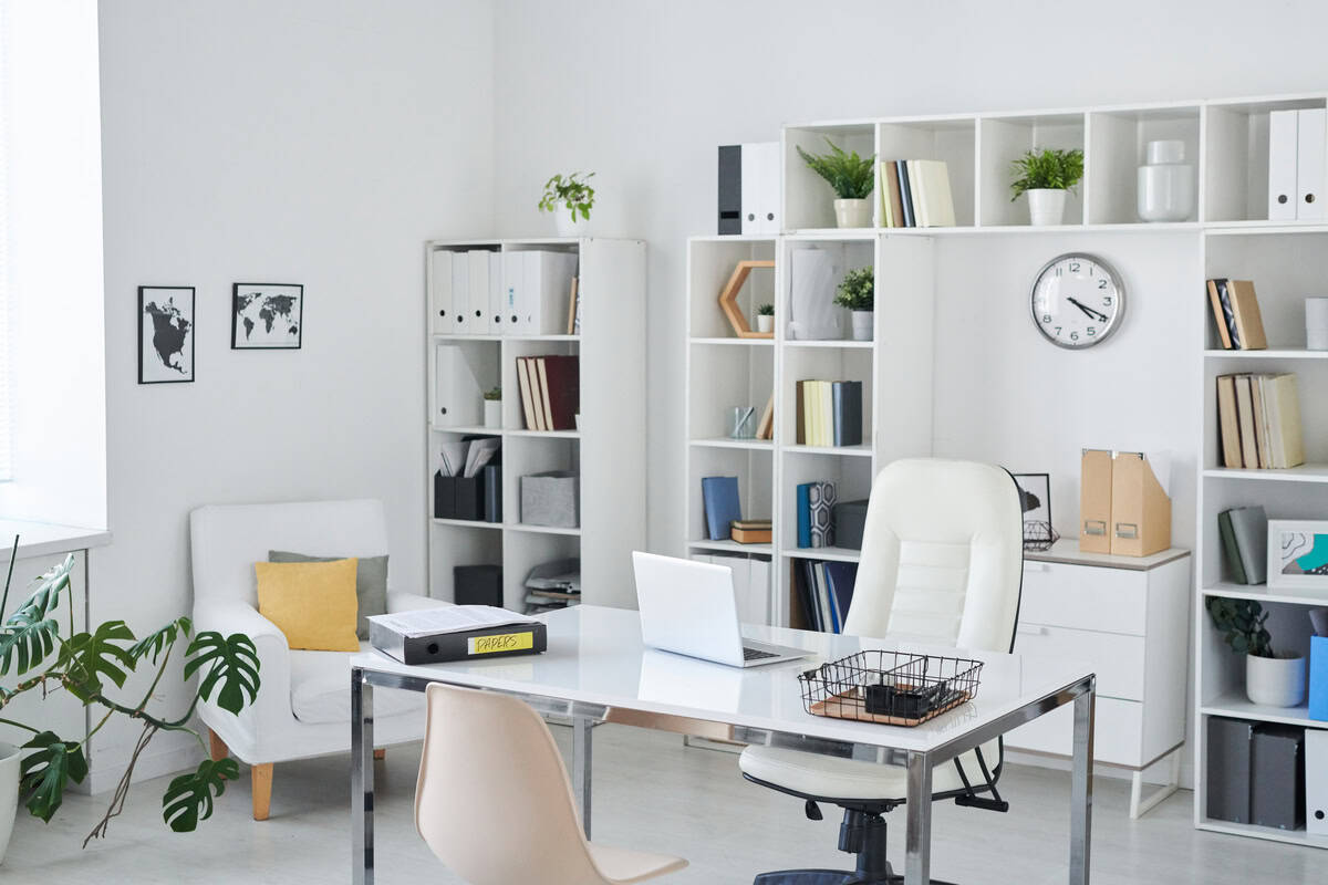 Hiring local Sarasota carpenters for custom office builds Hiring local Sarasota carpenters for custom office builds