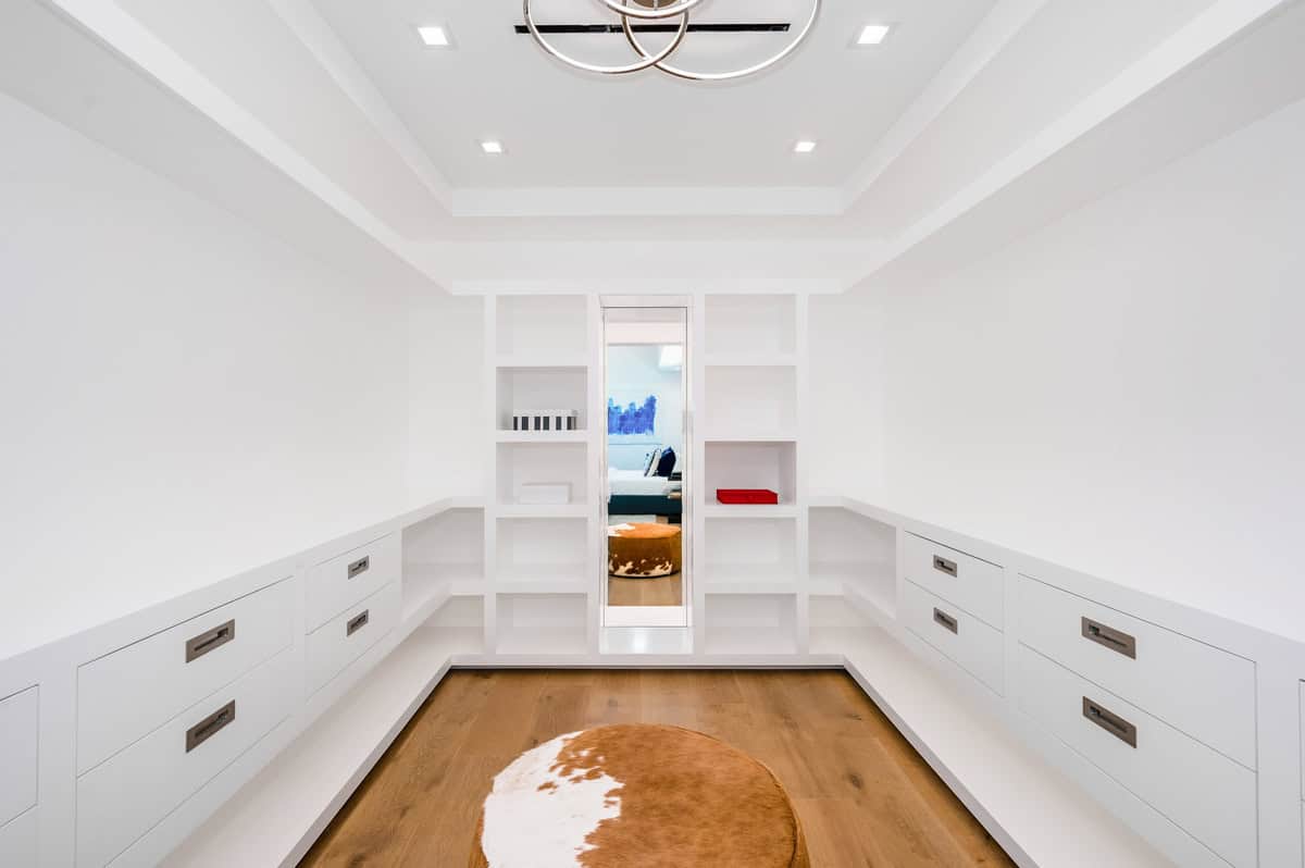 Valrico, FL Custom Home Organization & features Explore Elegant storage systems in Valrico, FL