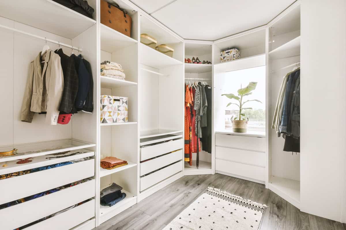 How to create an energy-efficient walk-in closet in Sarasota, FL