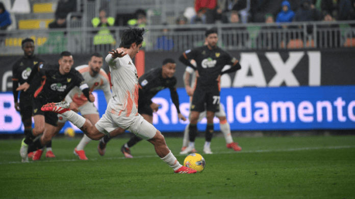 ديبالا يقود روما للفوز على فينيتسيا في الدوري الإيطالي