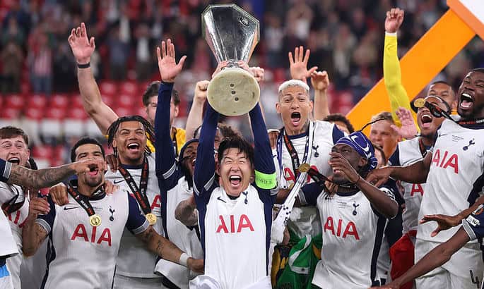 توتنهام يتوّج بالدوري الأوروبي ويعمّق جراح مانشستر يونايتد