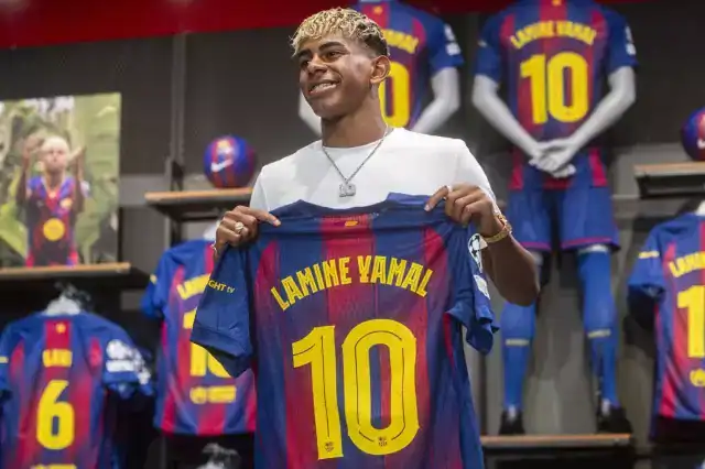 لامين يامال يرتدي الرقم 10 في برشلونة ويبدأ فصلًا جديدًا من المجد
