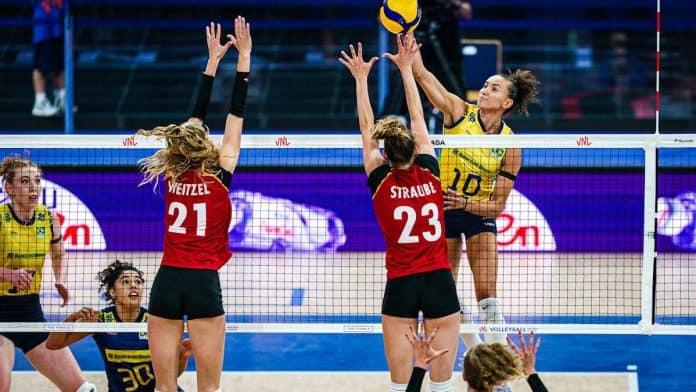 منتخب البرازيل يتغلب على منتخب ألمانيا / FIVB
