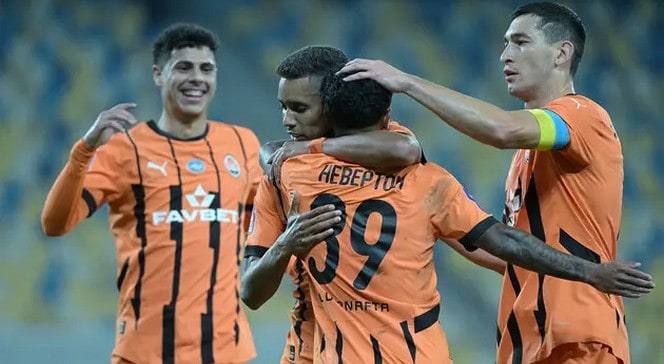 علاء غرام وأمور العيوني يتأهلان مع شاختار وهاكن للدور الثالث الأوروبي