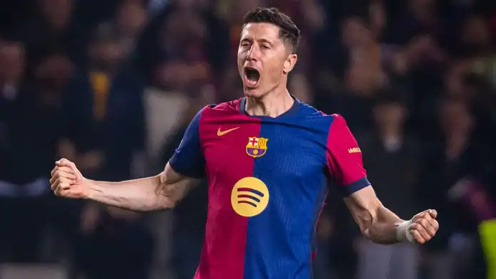 ليفاندوفسكي يرفض 100 مليون يورو من النصر والهلال ويؤجل قراره