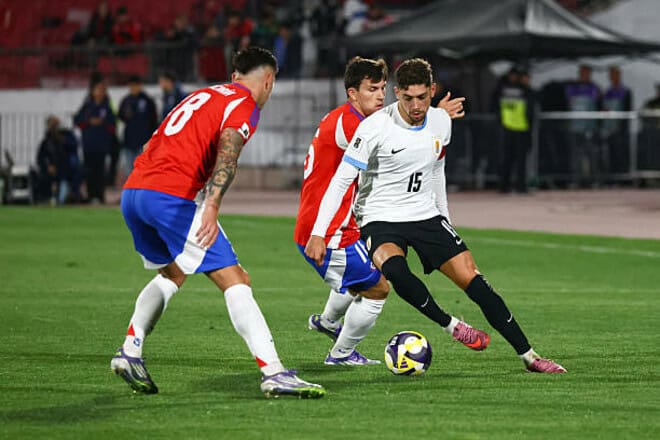 تشيلي وأوروغواي تتعادلان 0-0 في تصفيات مونديال 2026: أوروغواي تتأهل وتشيلي في القاع