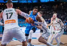 أديتوكونبو سجل 29 نقطة لصالح المنتخب اليوناني في ربع النهائي الذي فاز فيه في ريغا.