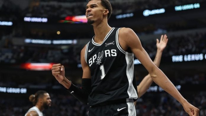 NBA افتتاحيات: ويمبانياما 40 نقطة في فوز السبرز