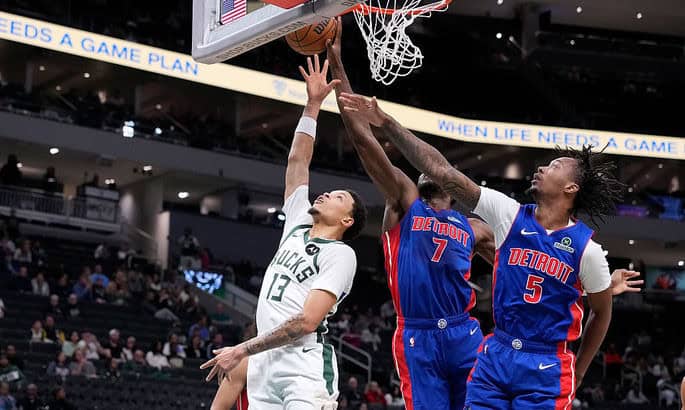 Detroit Pistons v Milwaukee Bucks نتائج مباريات NBA التحضيرية 9-10 أكتوبر: ميلووكي يهزم ديترويت وشيكاغو تفوز على كليفلاند