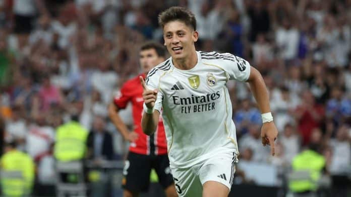 مانشستر سيتي يقدم 100 مليون يورو لاردا غولر: صفقه قد تكسر الرقم القياسي للناديمانشستر سيتي يقدم 100 مليون يورو لاردا غولر: صفقه قد تكسر الرقم القياسي للنادي