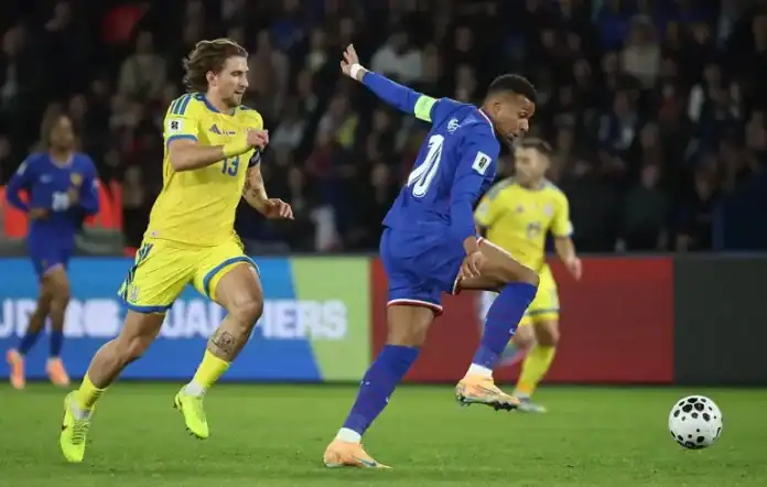 90_main-v1763069960 مبابي 400 هدف في 26 عامًا: ثنائية أمام أوكرانيا تحقق الإنجاز مع فرنسا