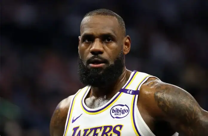 ليبرون جيمس يعود للتدريبات مع ساوث باي ليكرز: استعادة اللياقة قبل 18 نوفمبر