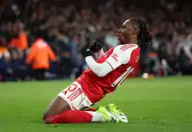 إيزي يسجل ثلاثية تاريخية وأرسنال يسحق توتنهام في الديربي