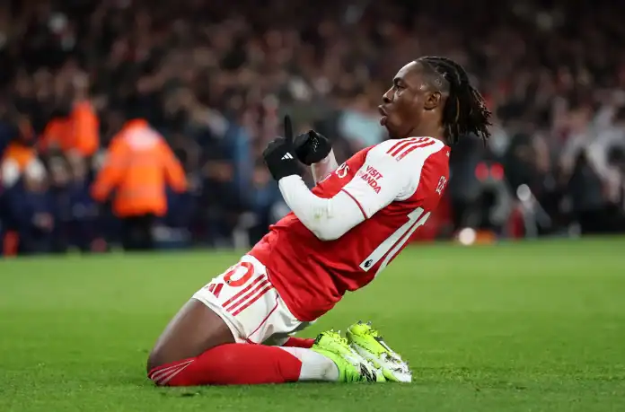 gettyimages-2248084513 إيزي يسجل ثلاثية تاريخية وأرسنال يسحق توتنهام في الديربي