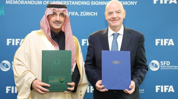 فيفا والسعودية يقدمان مليار دولار للملاعب في الدول النامية