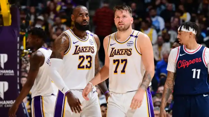 لماذا يبدو لقب 2026 بعيدًا عن ليكرز رغم وجود دونسيتش وليبرون؟