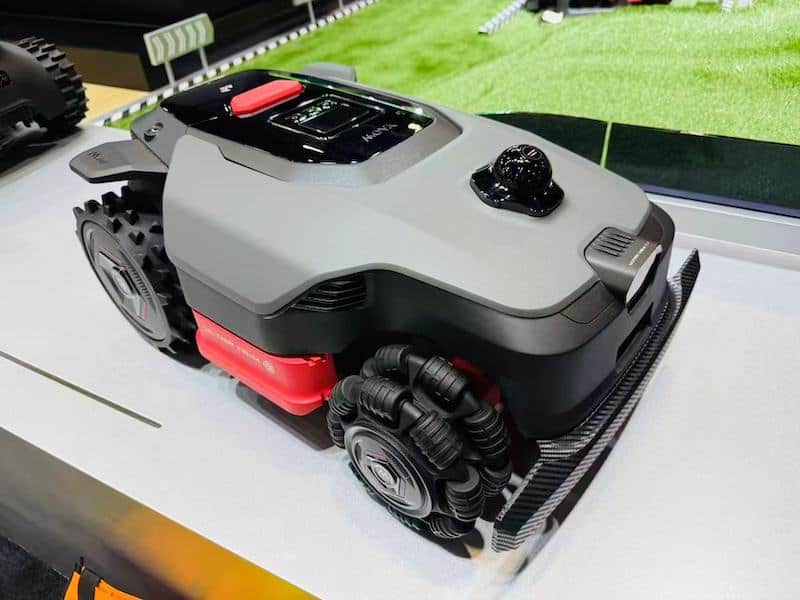 MOVA Lawn & Garden Technology, robots tondeuses