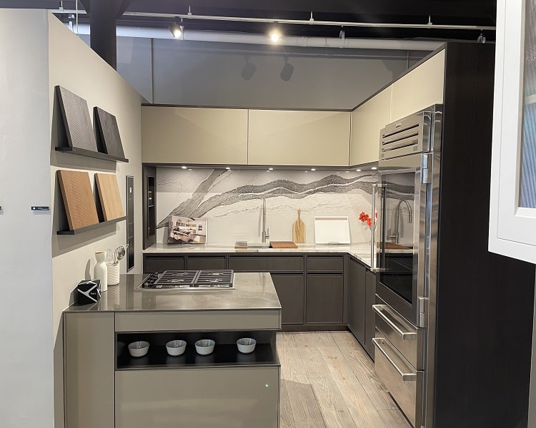 Urban Homes modern kitchen display for sale, featuring sleek cabinetry and contemporary appliances.