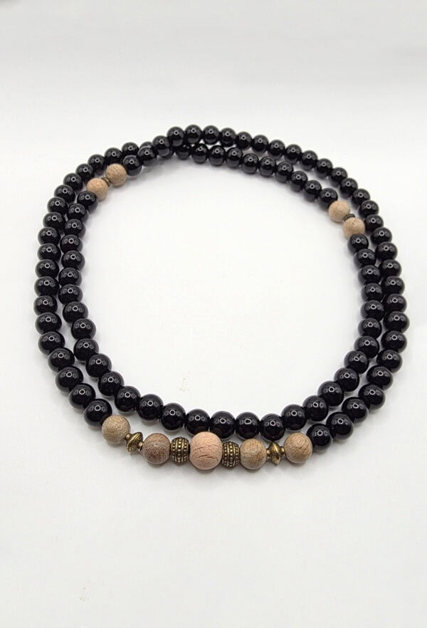 Elegant black beaded necklace with natural wooden and metallic accents for stylish accessories.