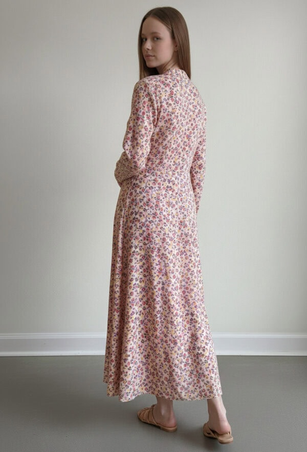 Elegant floral maxi dress for women, perfect for spring and summer.