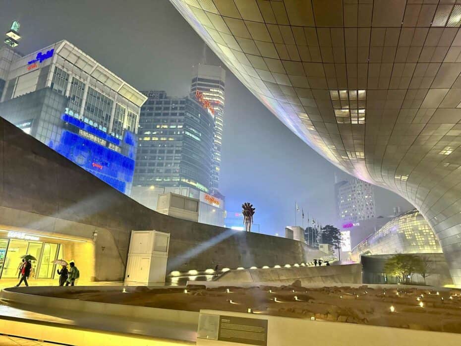 Que faire à Séoul en cas de pluie ? Les centres commerciaux. Design Plaza