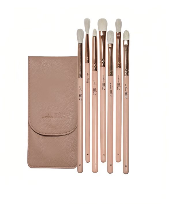 Set de 8 blendere de înaltă calitate pentru prepararea băuturilor.