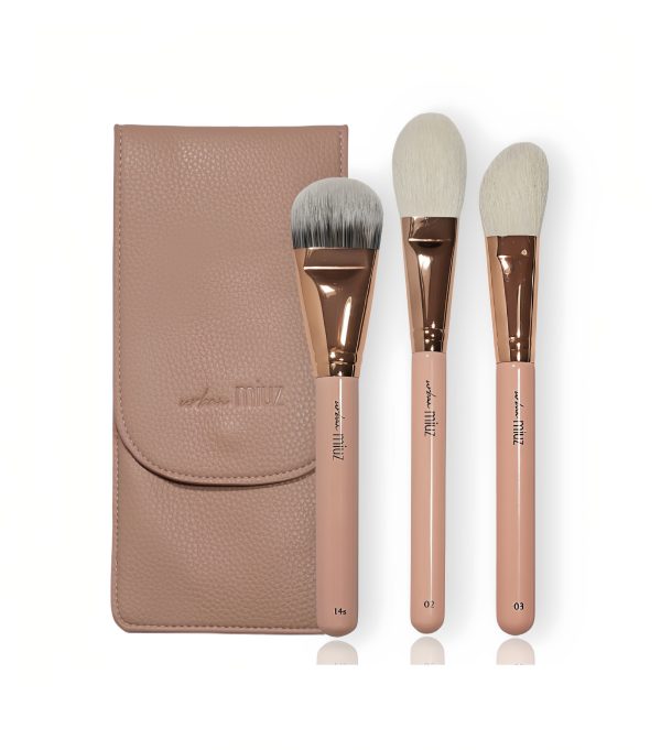 Set de pensule pentru față, ideal pentru machiaj, cu geantă de depozitare elegantă.