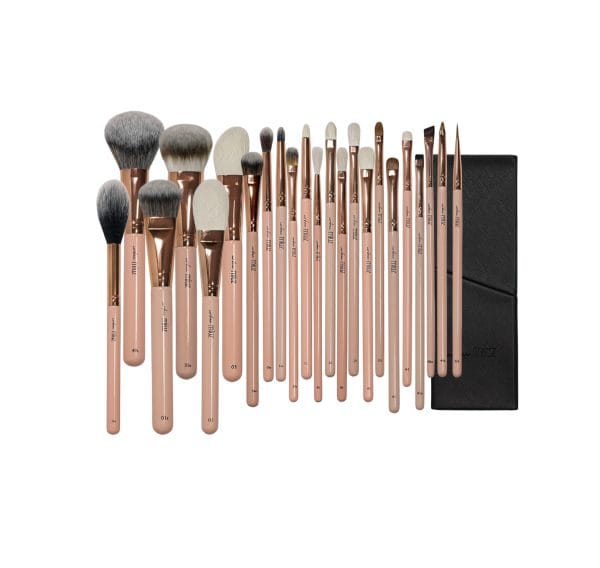 Pensule de înaltă calitate pentru aplicarea precisă a machiajului.