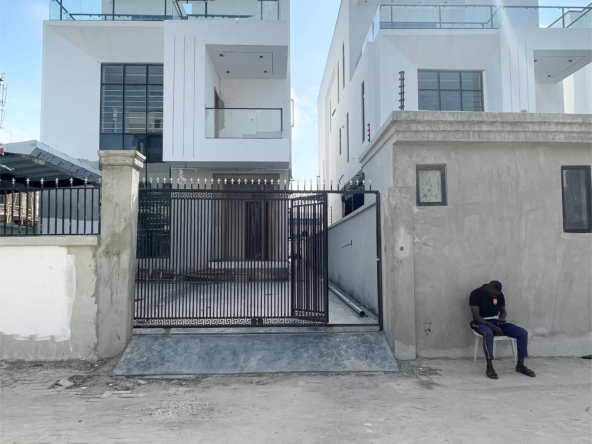 Contemporary five bedroom fully detached duplex(chevron5bdd16)