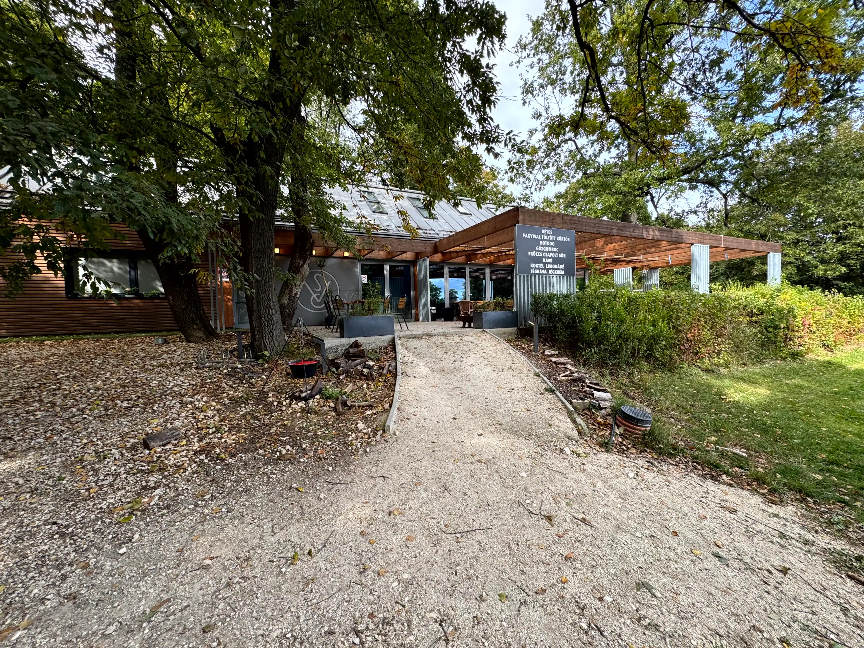 Private airport and group bus transfer service in Hungary. Comfortable vehicles and professional dri.