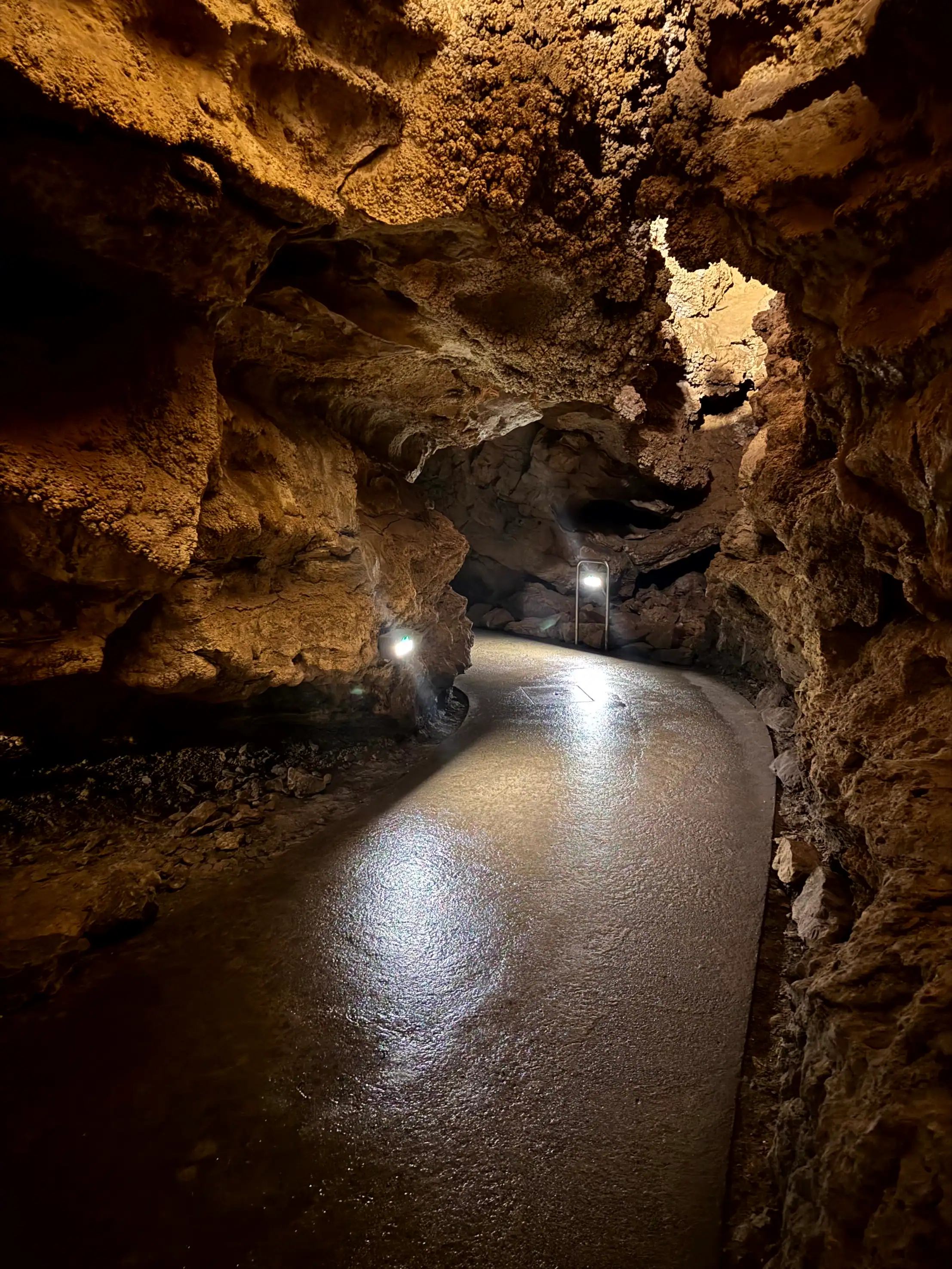 VanBudapest original — Szemlő-hegyi Cave