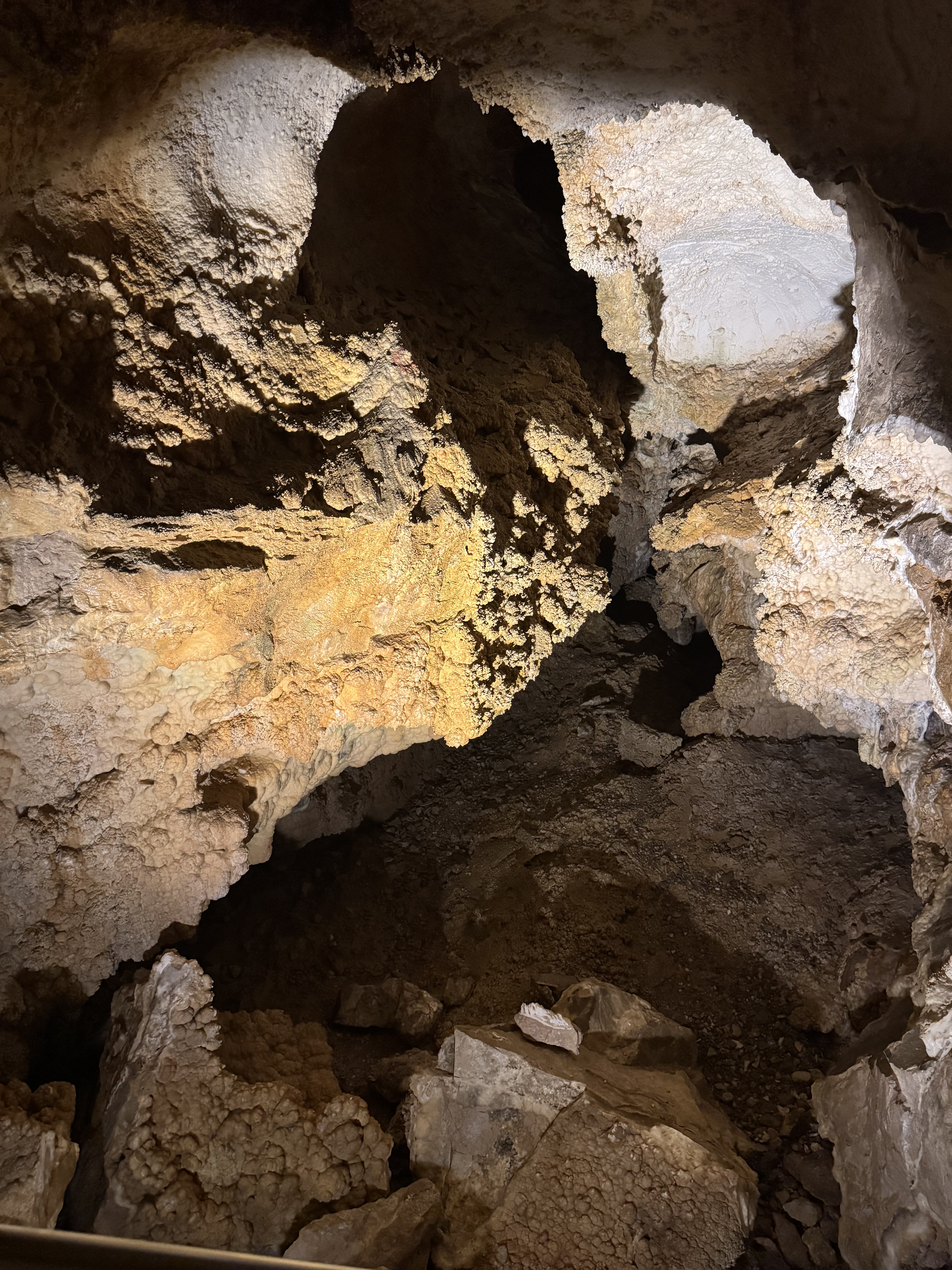 VanBudapest original — Szemlő-hegyi Cave