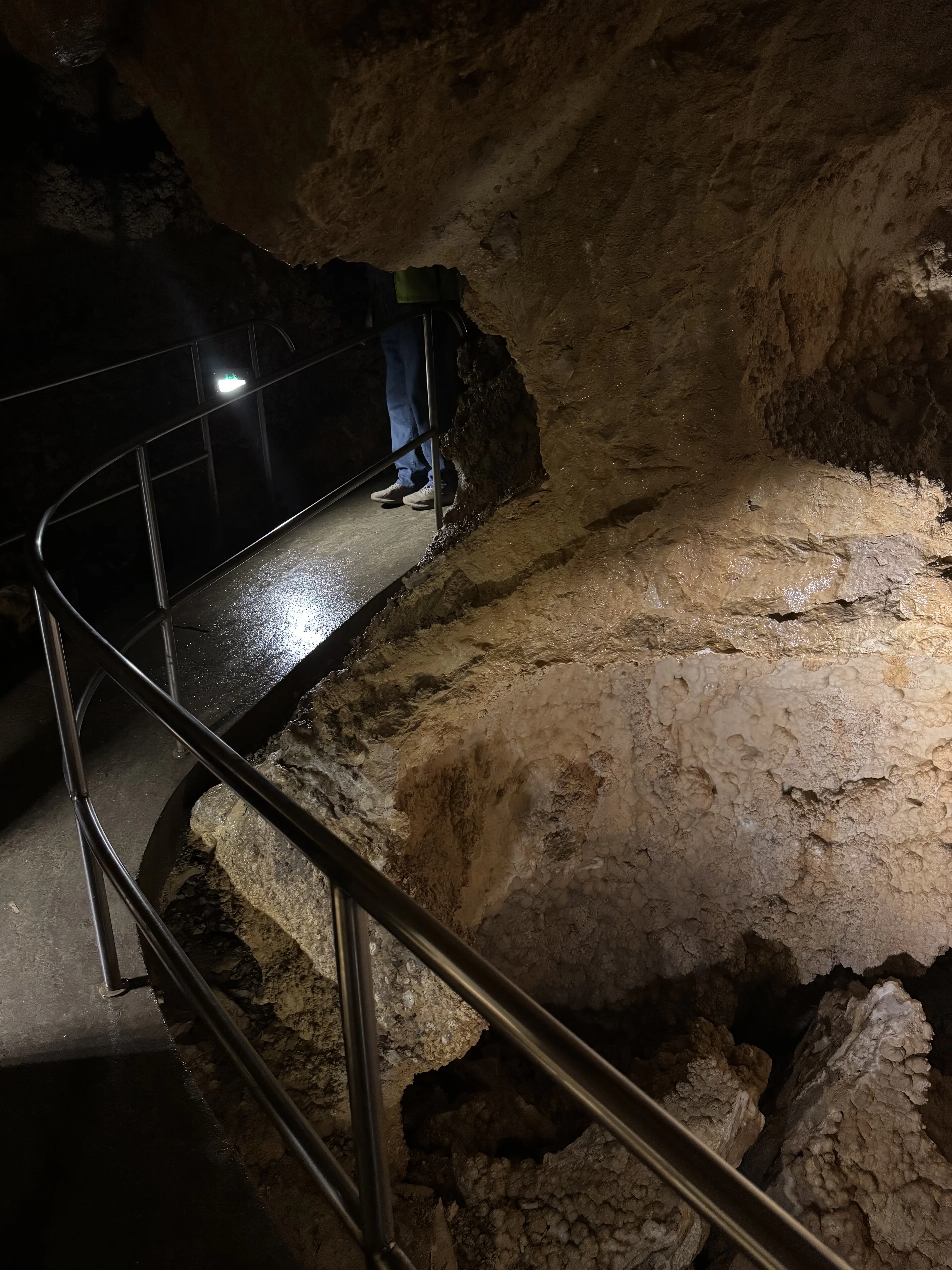 VanBudapest original — Szemlő-hegyi Cave