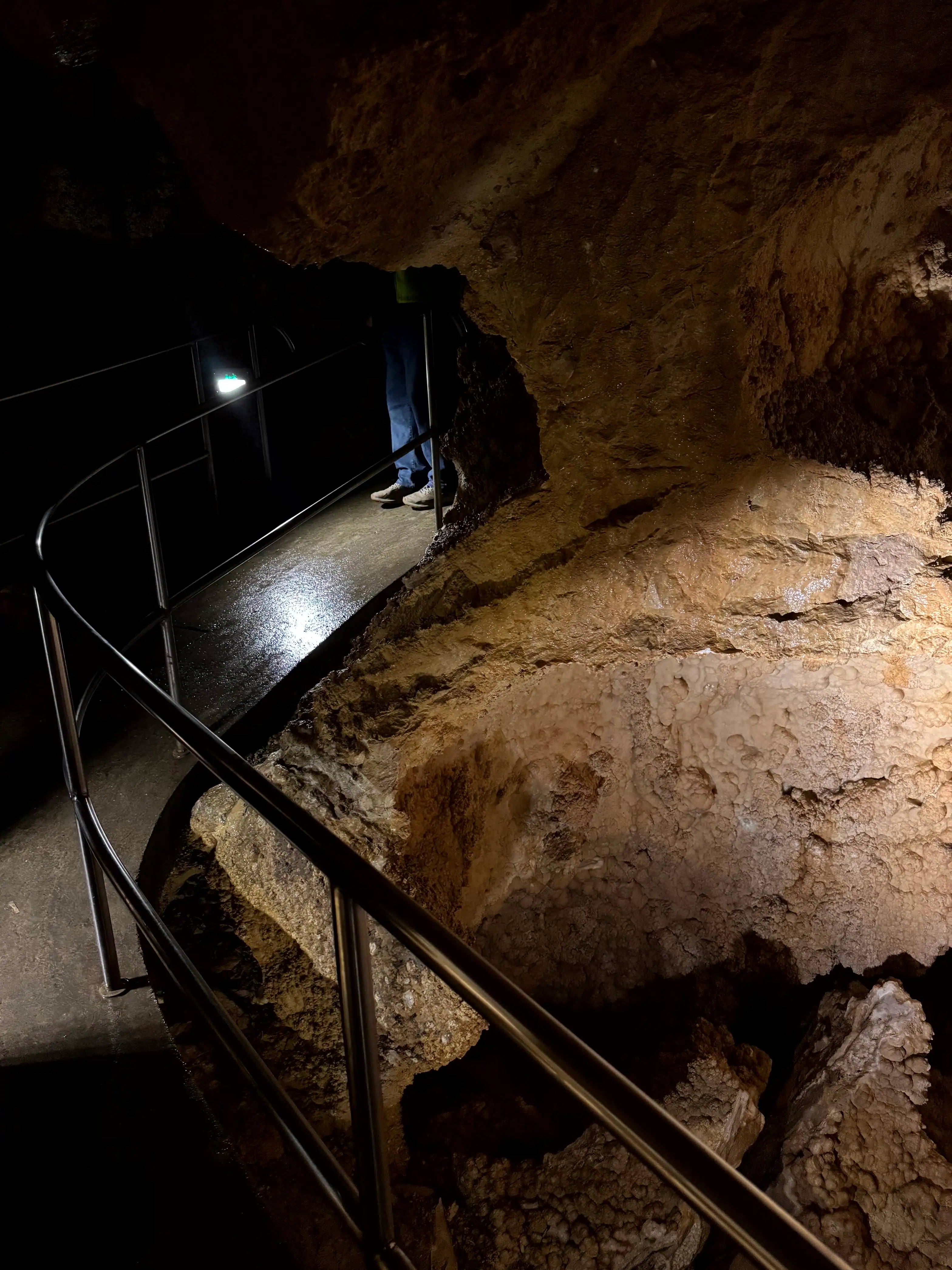 VanBudapest original — Szemlő-hegyi Cave