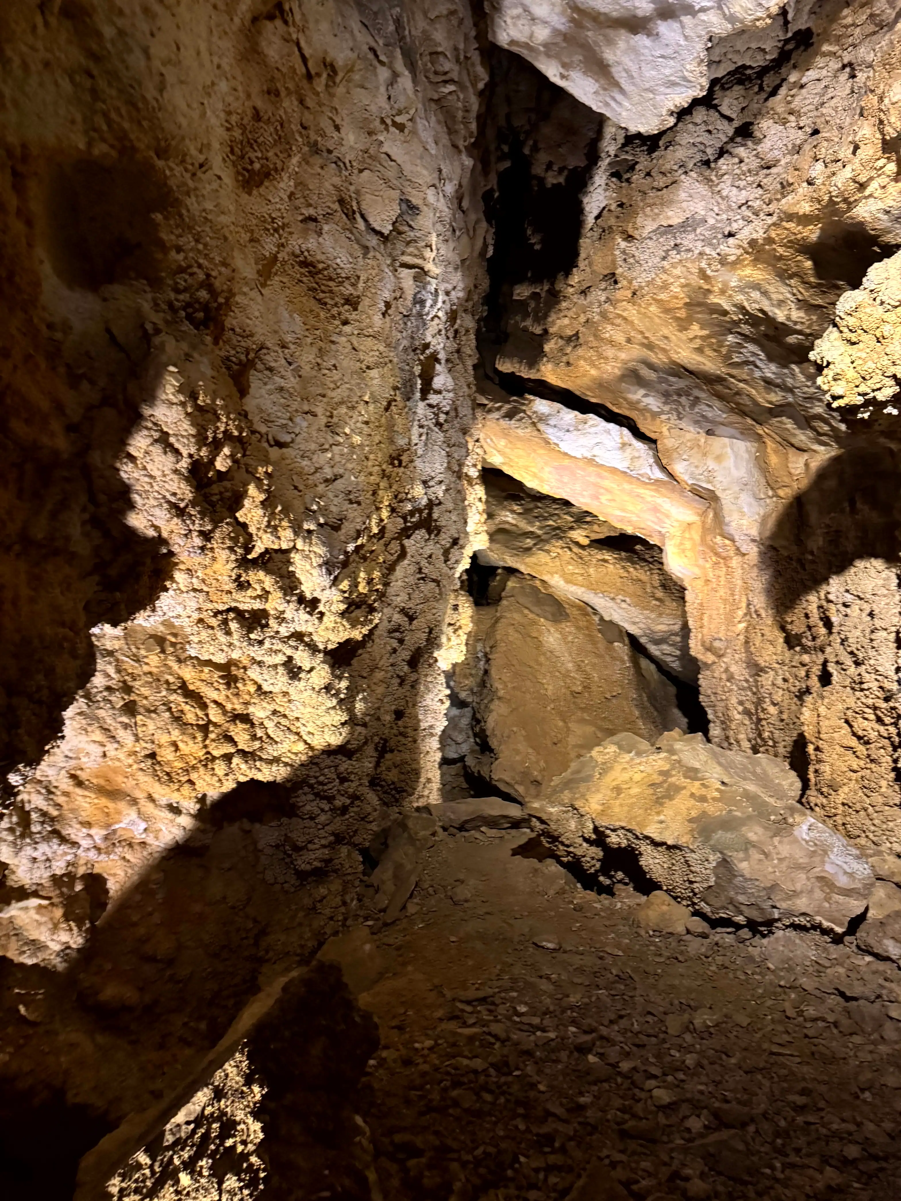 VanBudapest original — Szemlő-hegyi Cave