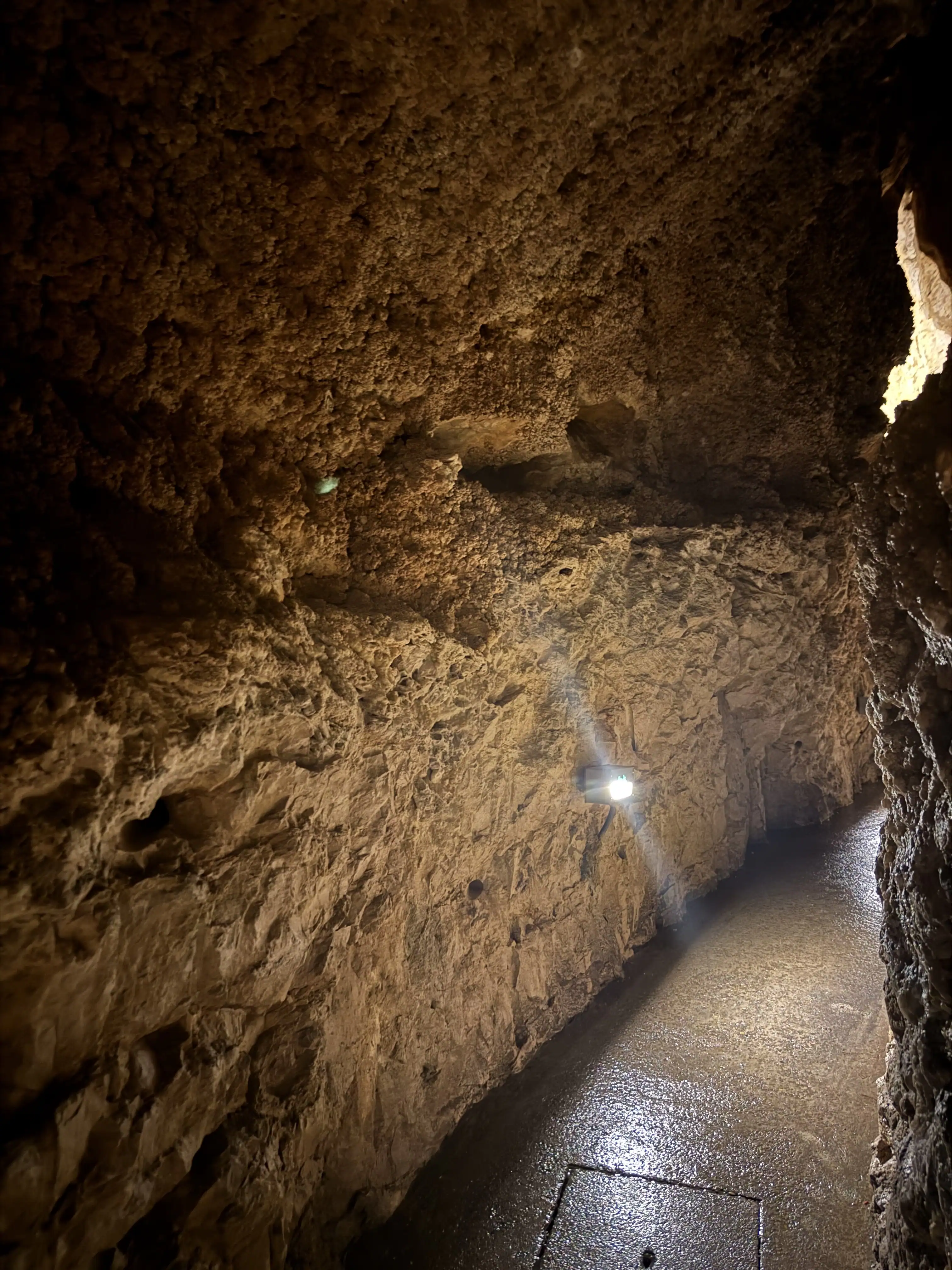 VanBudapest original — Szemlő-hegyi Cave