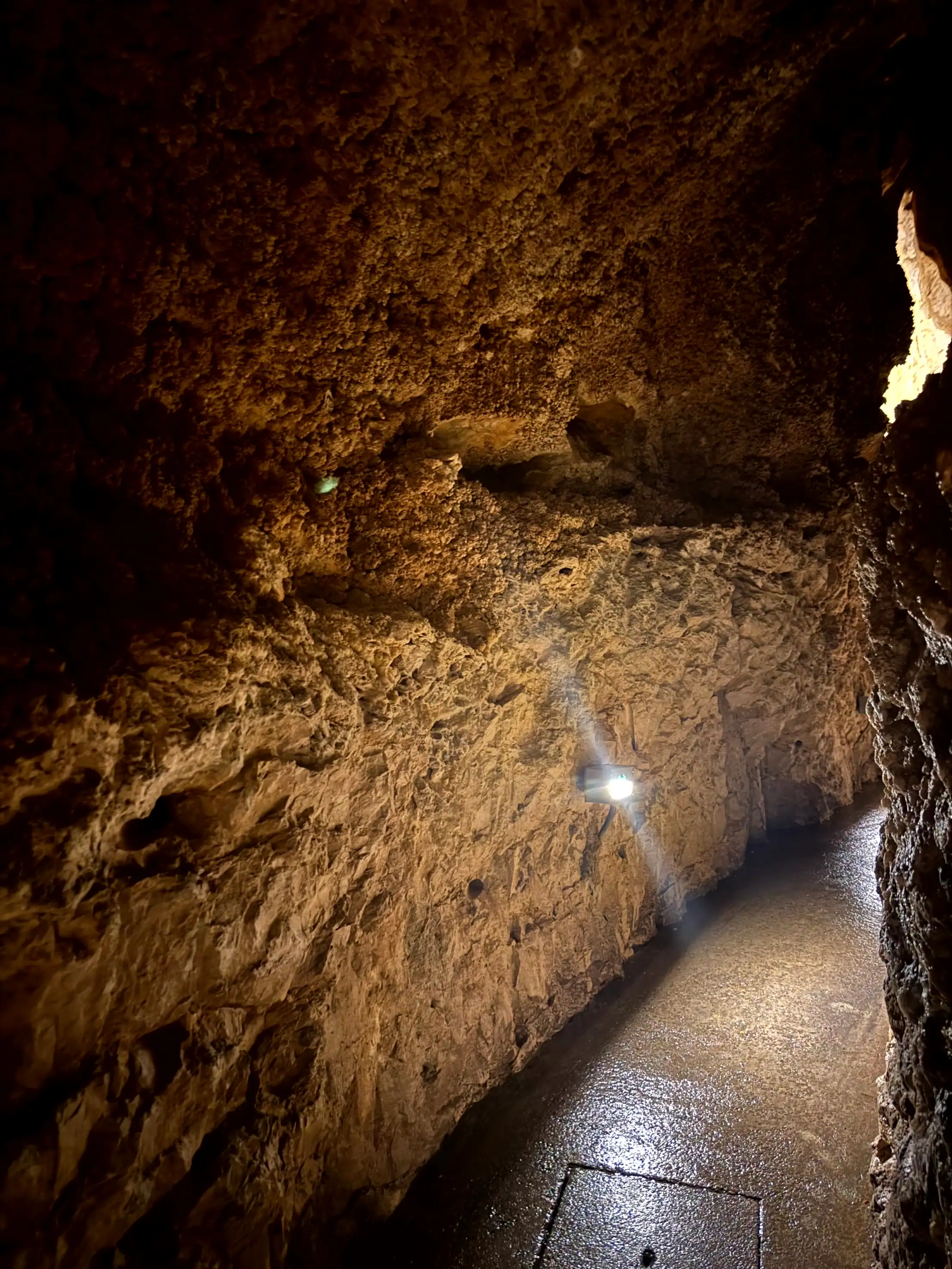VanBudapest original — Szemlő-hegyi Cave
