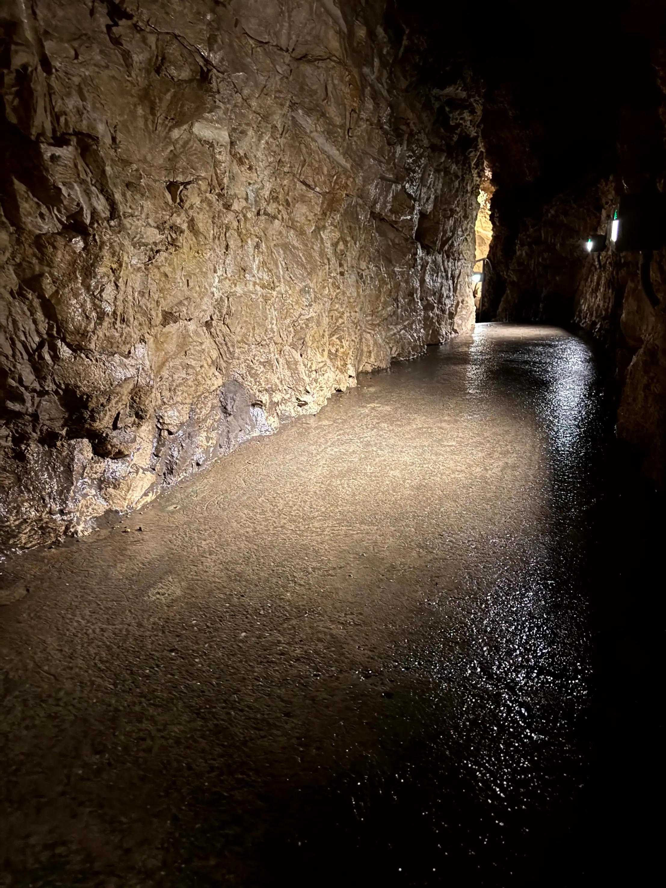 VanBudapest original — Szemlő-hegyi Cave