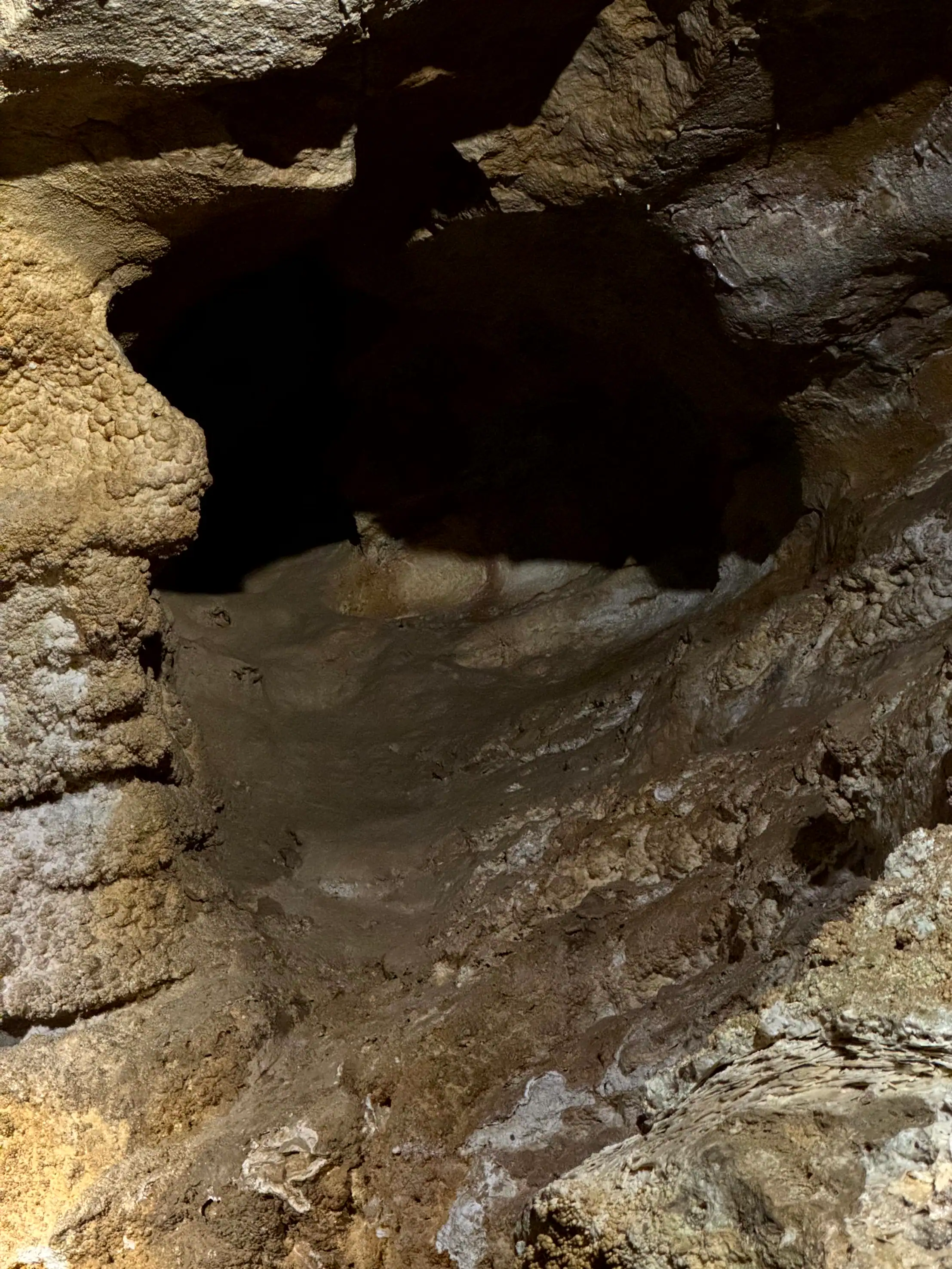 VanBudapest original — Szemlő-hegyi Cave