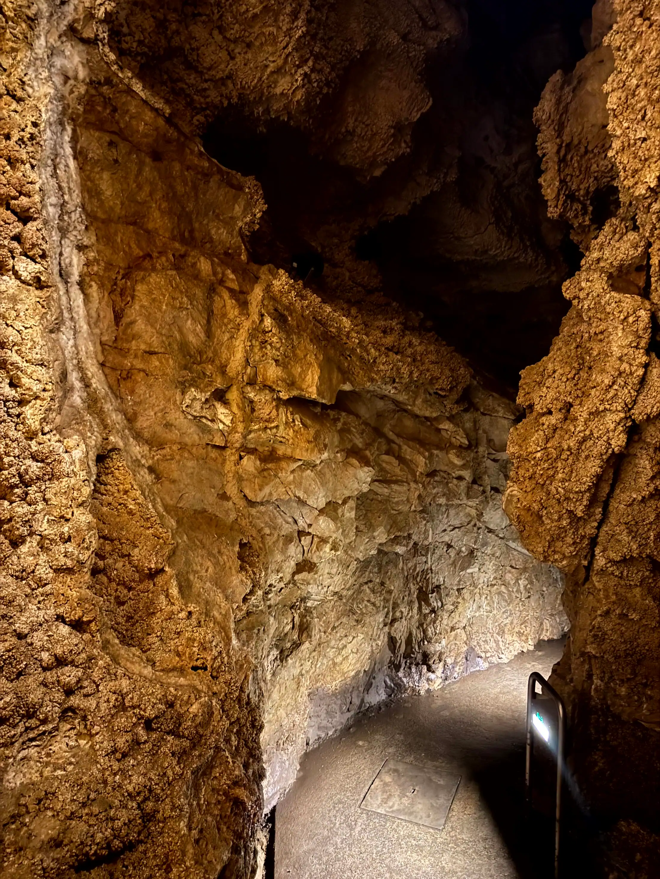 VanBudapest original — Szemlő-hegyi Cave