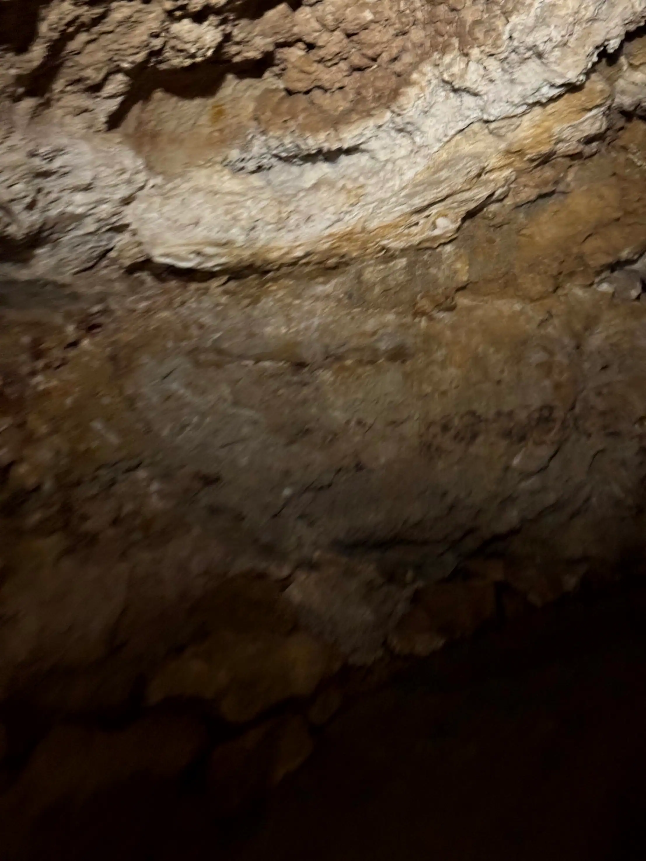 VanBudapest original — Szemlő-hegyi Cave