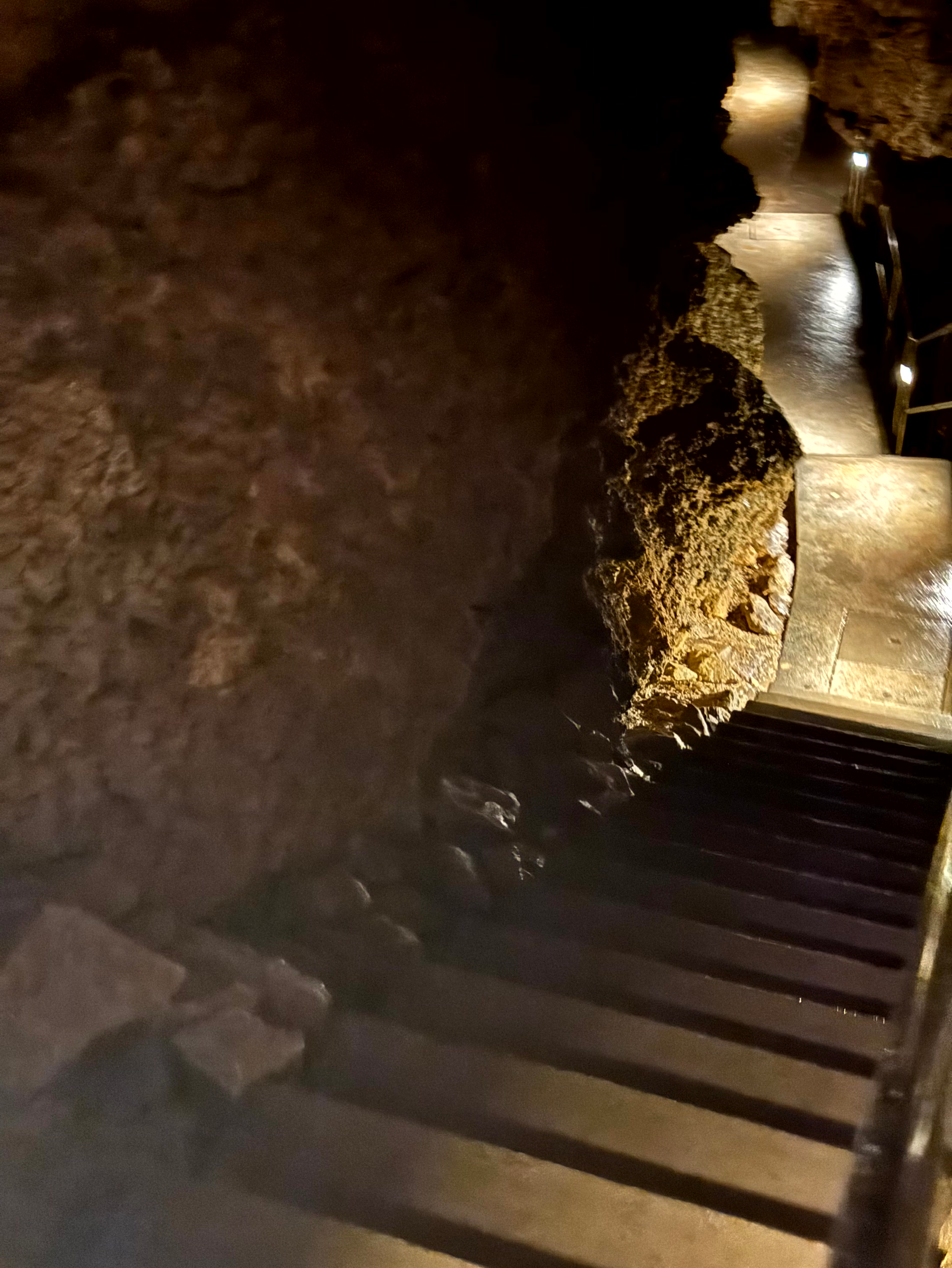 VanBudapest original — Szemlő-hegyi Cave