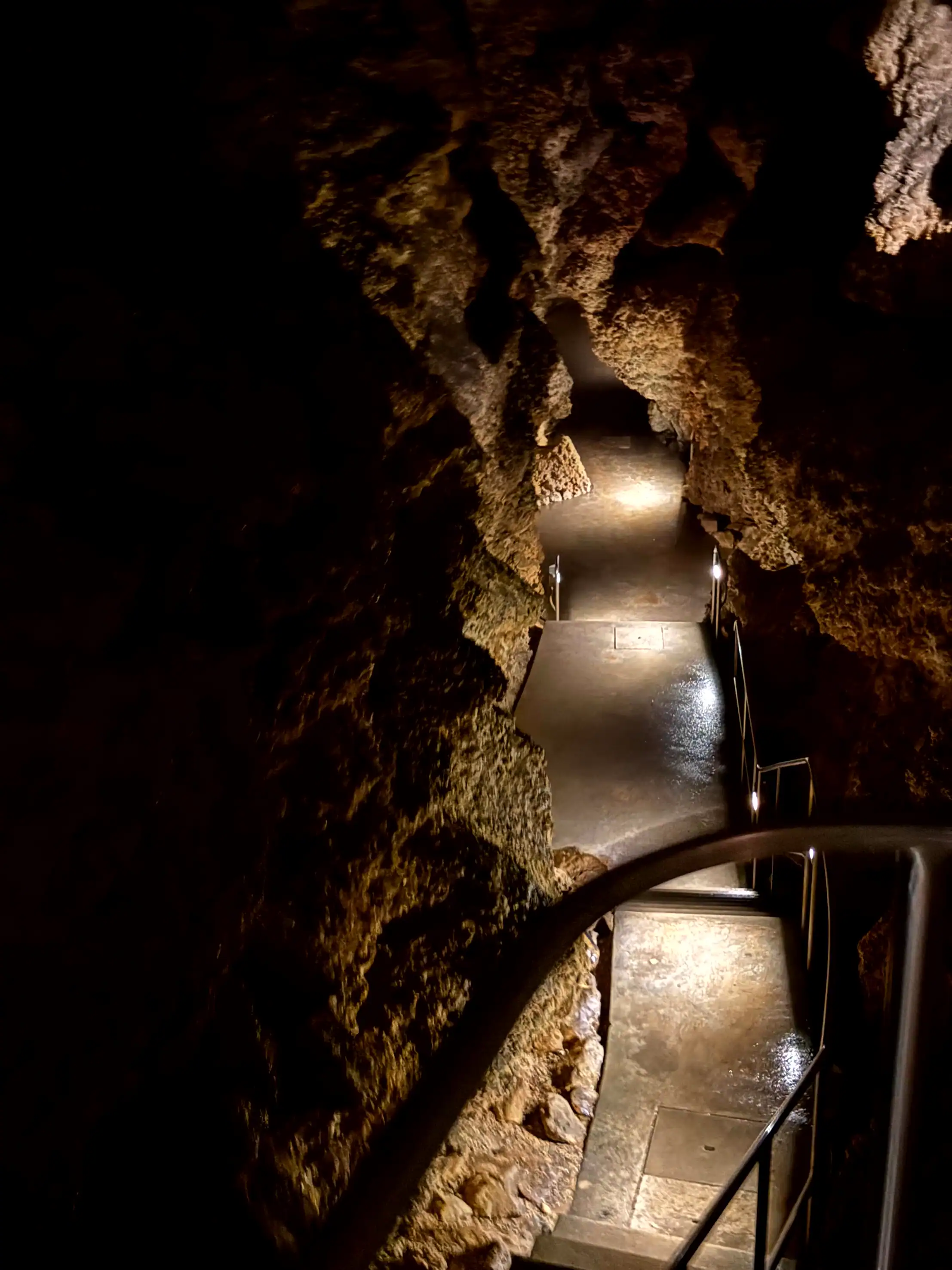 VanBudapest original — Szemlő-hegyi Cave