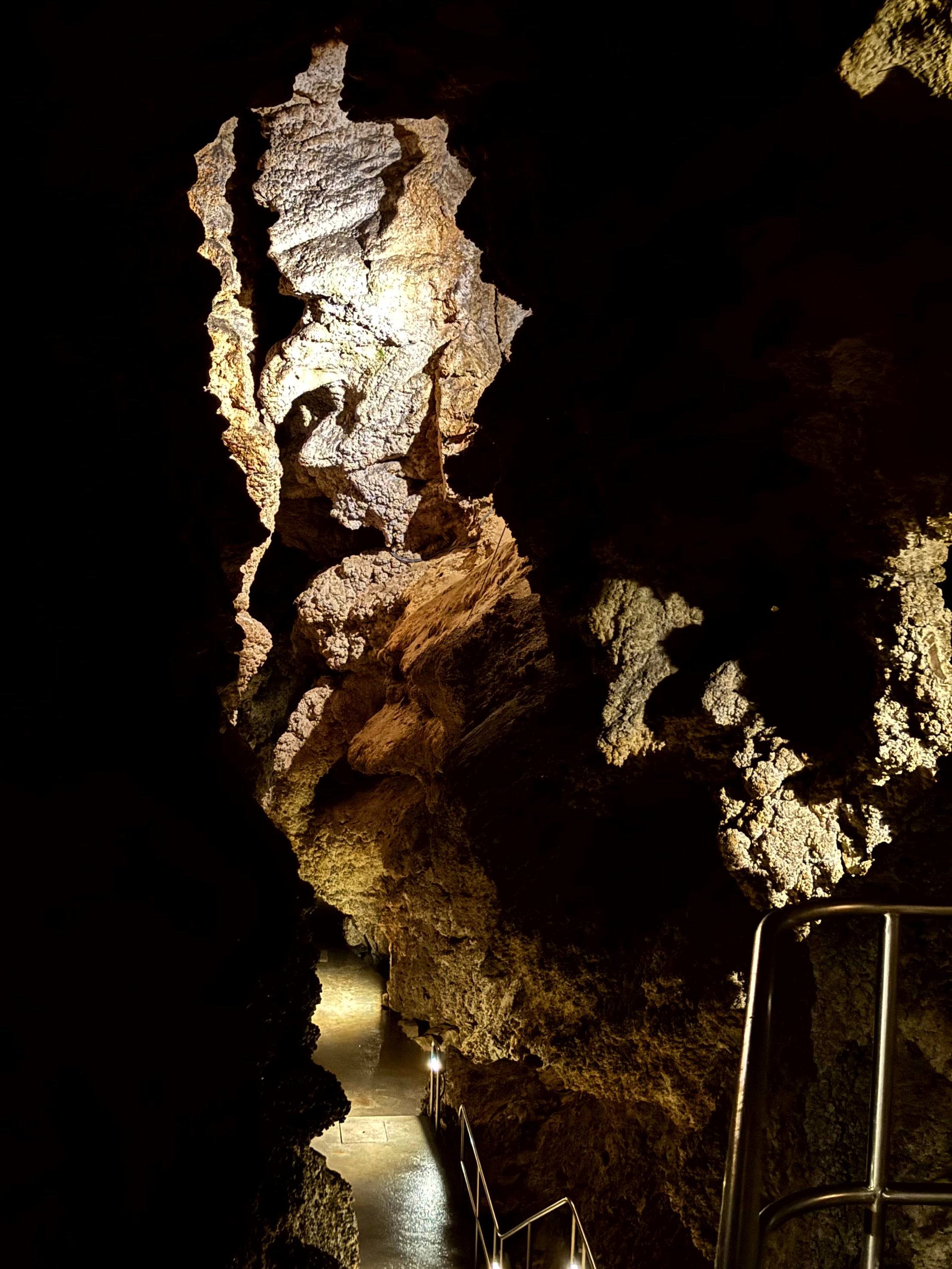 VanBudapest original — Szemlő-hegyi Cave