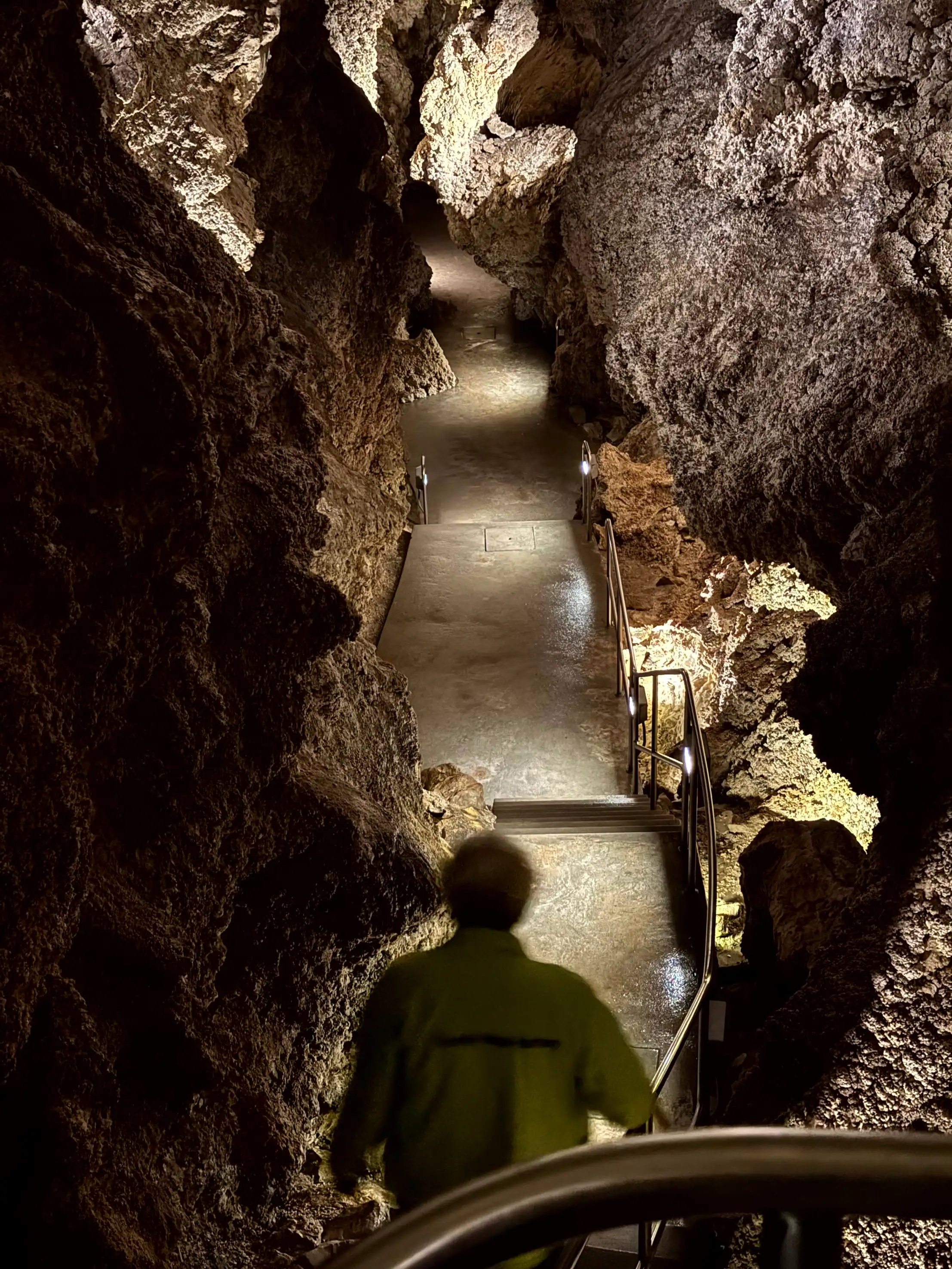 VanBudapest original — Szemlő-hegyi Cave