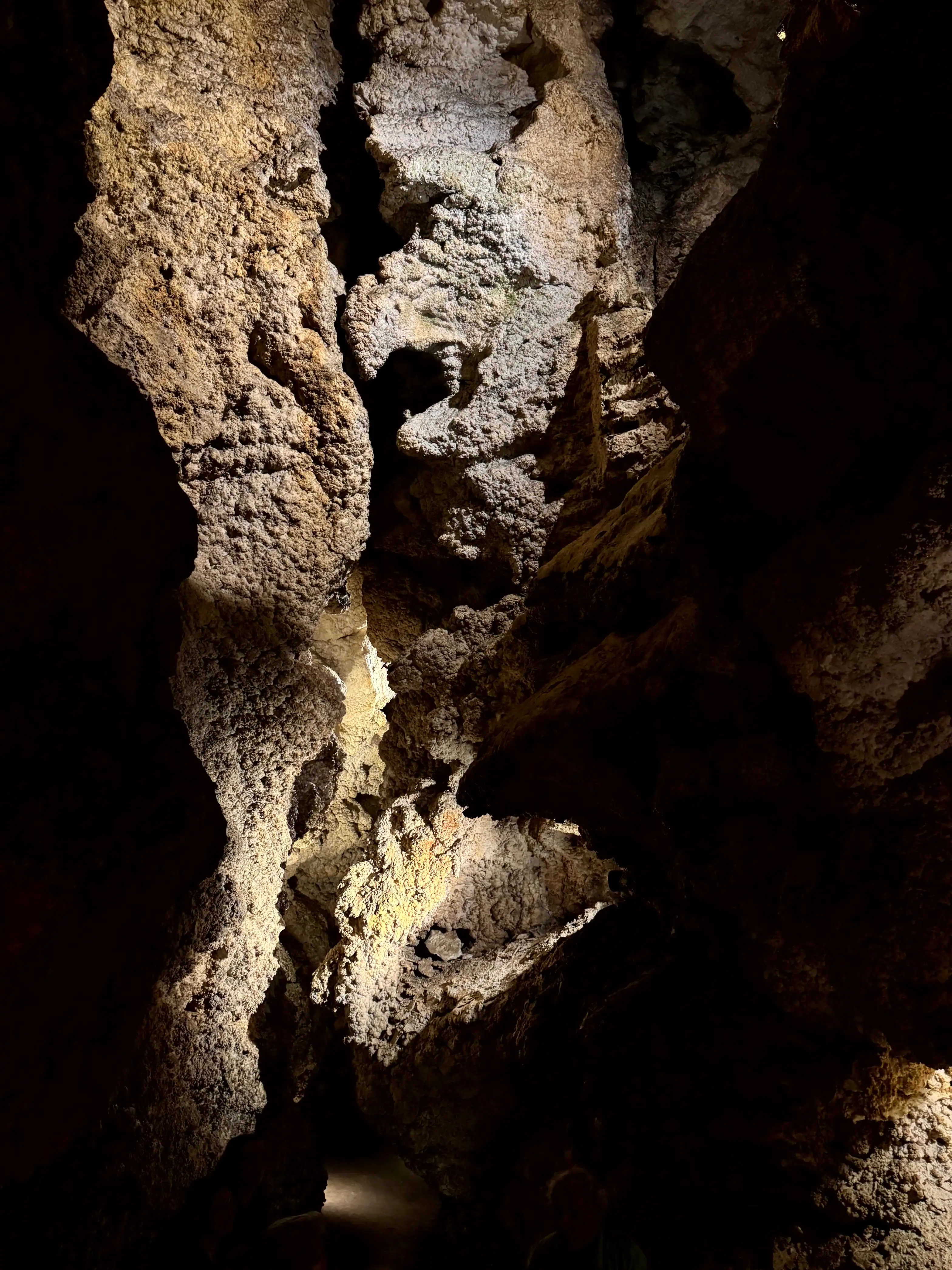 VanBudapest original — Szemlő-hegyi Cave