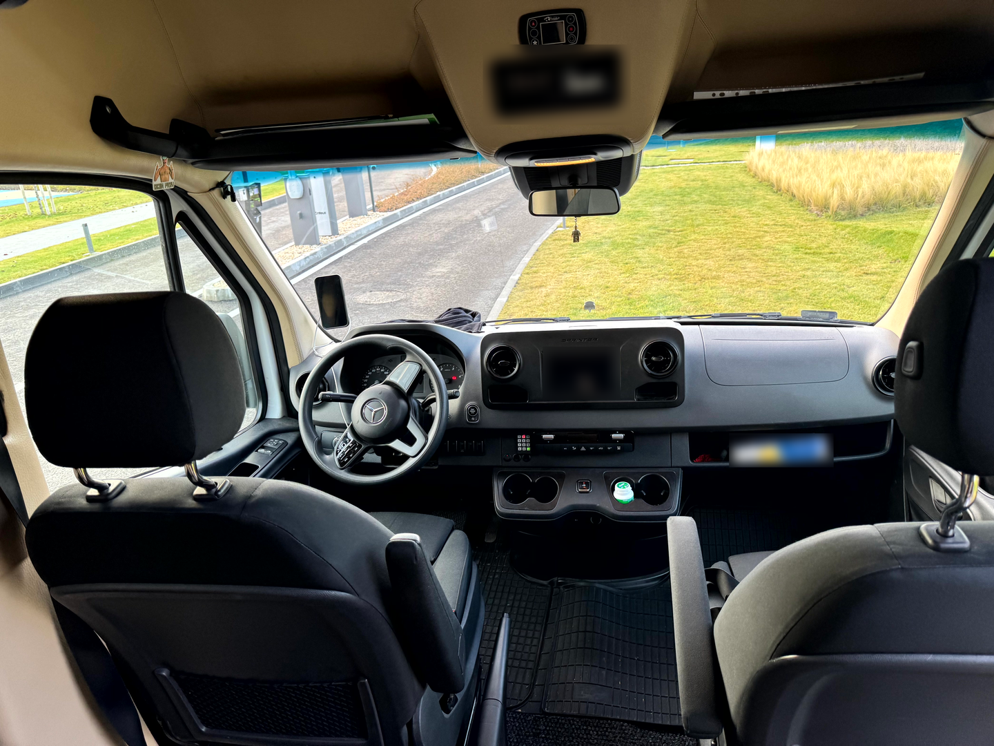 VanBudapest Sprinter exterior