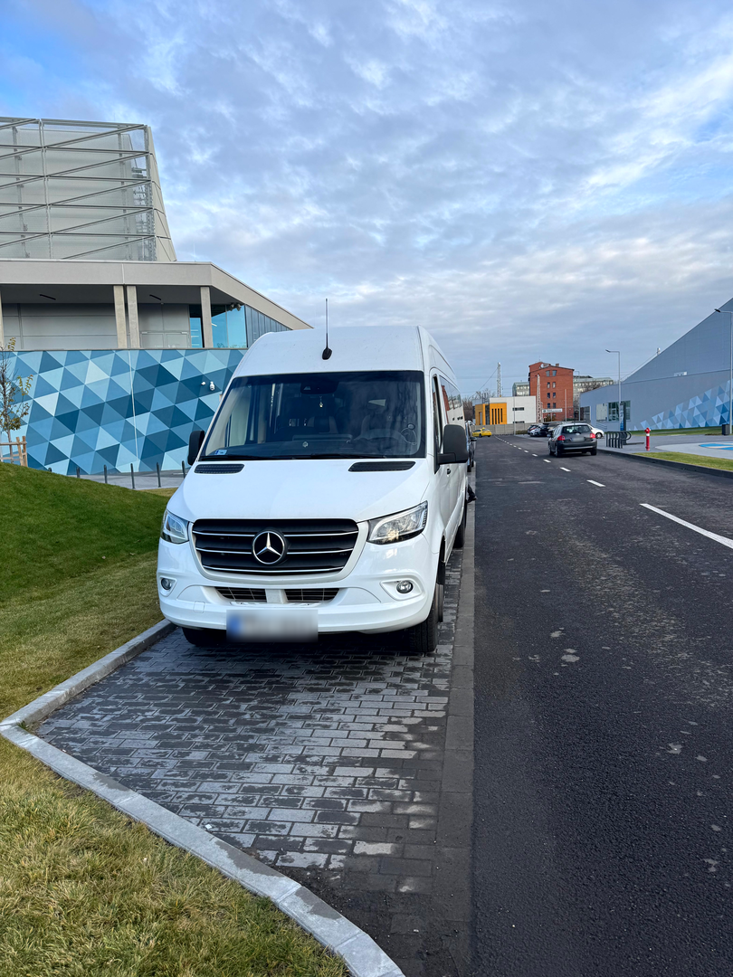 VanBudapest Sprinter service